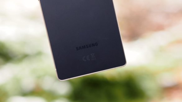 Samsung si patentuje nový typ mobilu. Do hry se vrací rolovací obrazovka