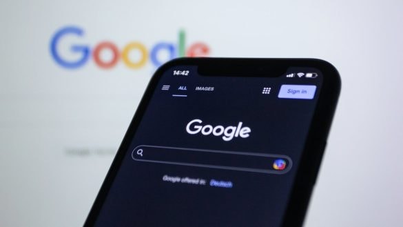 Google přepisoval titulky z médií pomocí AI. Výsledky byly nečekaně špatné