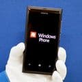 Podívejte se na výrobu telefonu Nokia Lumia 800 ve Finsku