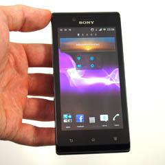 Recenze Sony Xperia J: mladší a menší bratr bondovské Xperie T