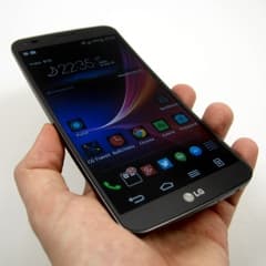 Recenze LG G Flex: Začíná éra prohnutých smartphonů?