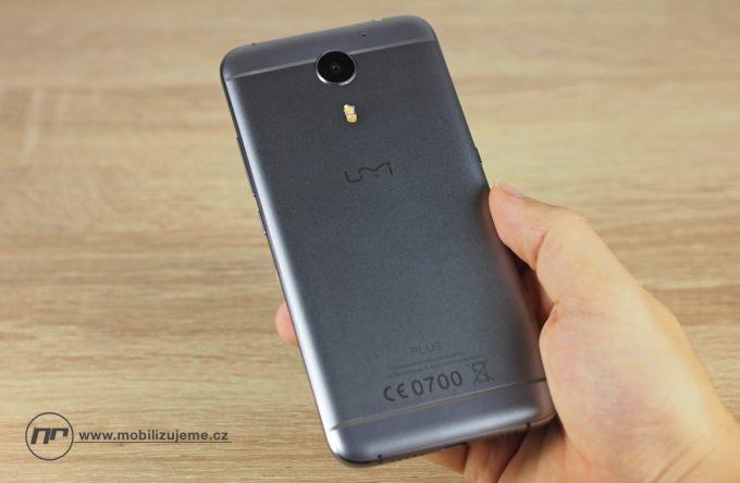 UMi Plus recenze