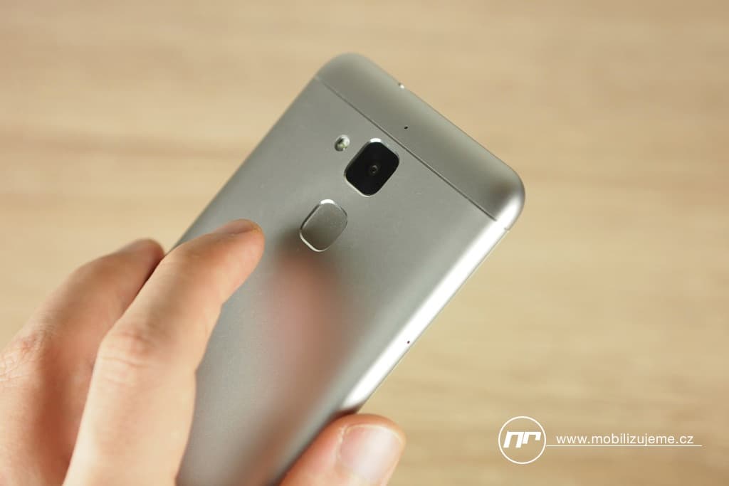 Asus Zenfone 3 Max recenze
