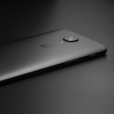 OnePlus 3T v barvě Midnight Black, opět v limitované edici