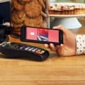 Plaťte pohodlně mobilem. Google u nás spustil Android Pay