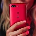 OnePlus 5T v lávově červené ocení zejména milovníci Ferrari