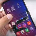 Oppo Find X nepatří zrovna k silákům, při testu ohnutí se zlomil