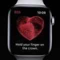 EKG na nových Apple Watch zachránilo život 46letému Američanovi