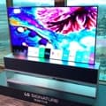 LG představilo OLED televizi s ohebným displejem