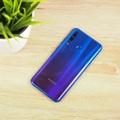 Recenze Honor 20 Lite: bijec střední třídy pro mladé