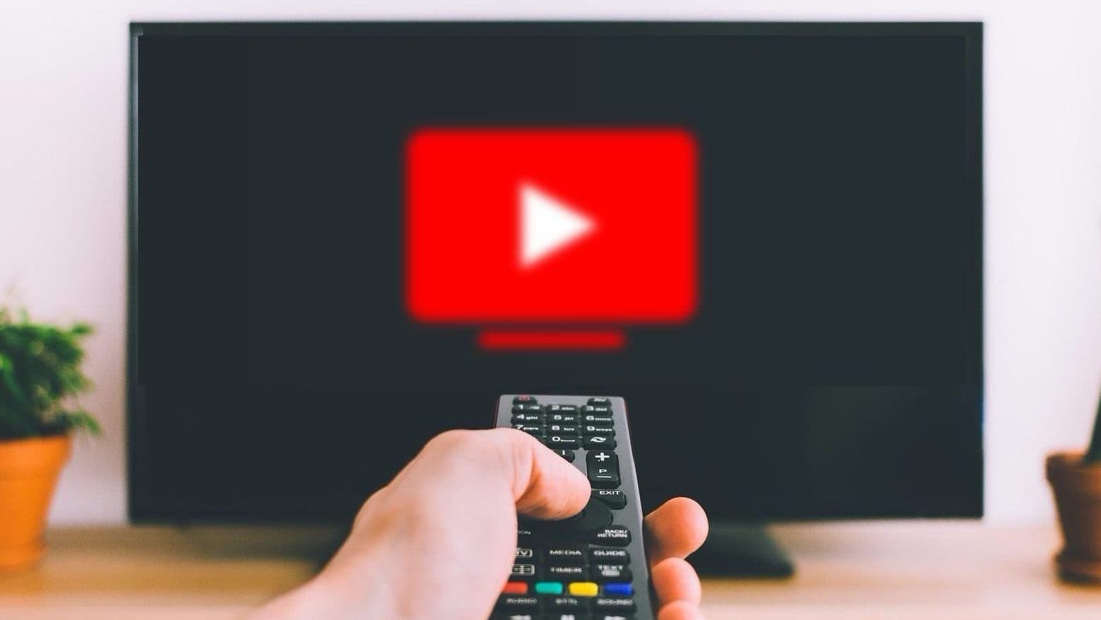 YouTube nezná hranice. Reklamu pouští i ve chvíli, kdy video nehraje