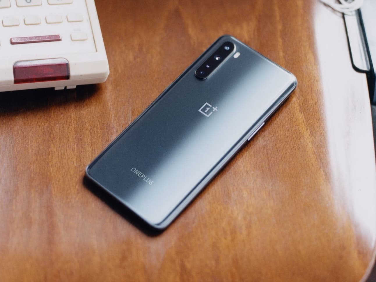 OnePlus Nord dostává aktualizaci, která vylepšuje systém i fotoaparát