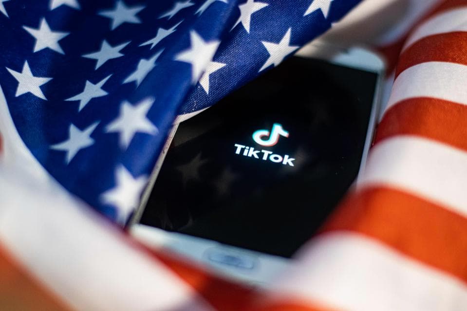 TikTok je skrytou hrozbou! Američané naléhají, aby zmizel z obchodů s aplikacemi