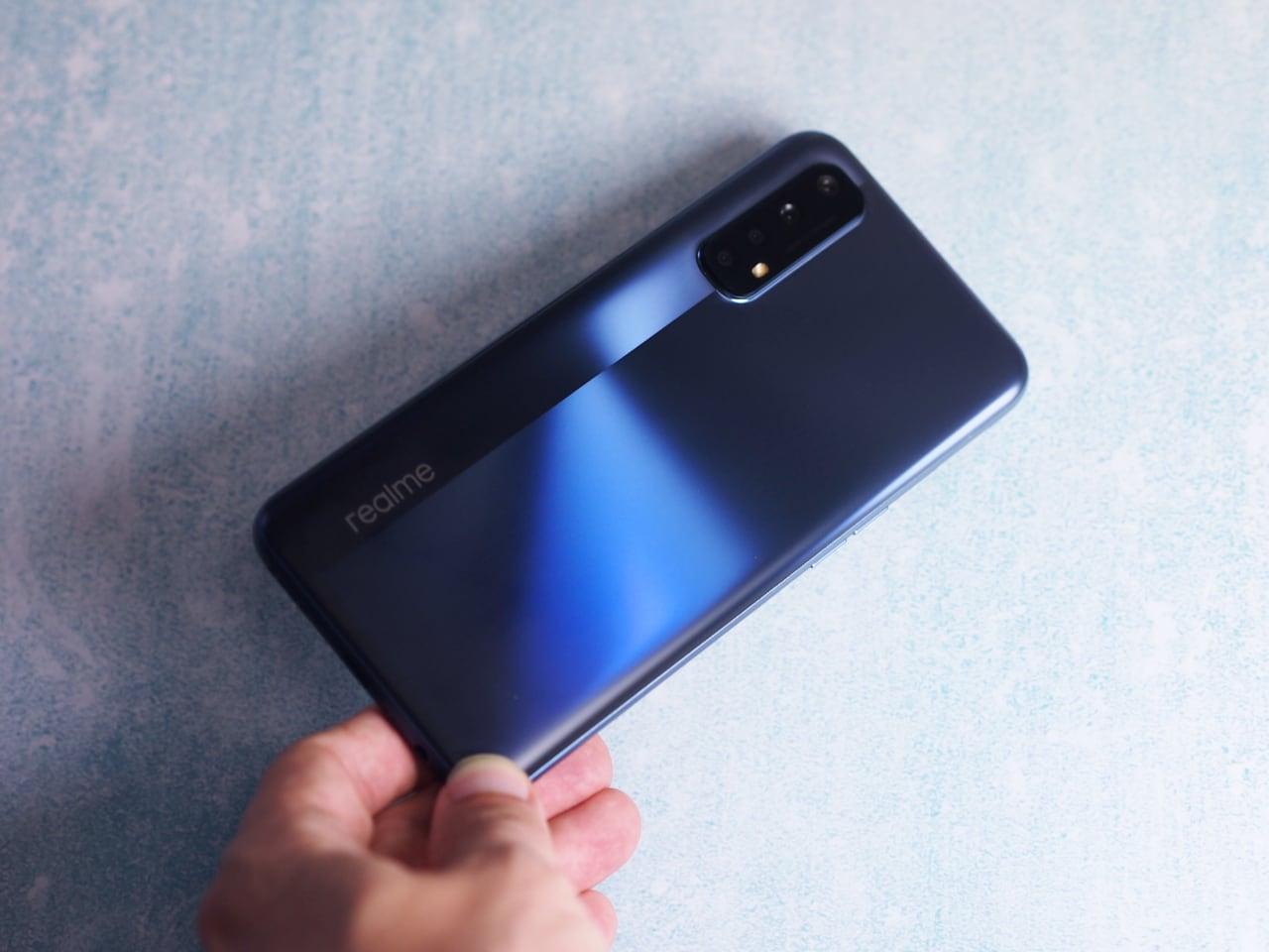 První dojmy z Realme 7 – Galantní plasťák s šancí na úspěch