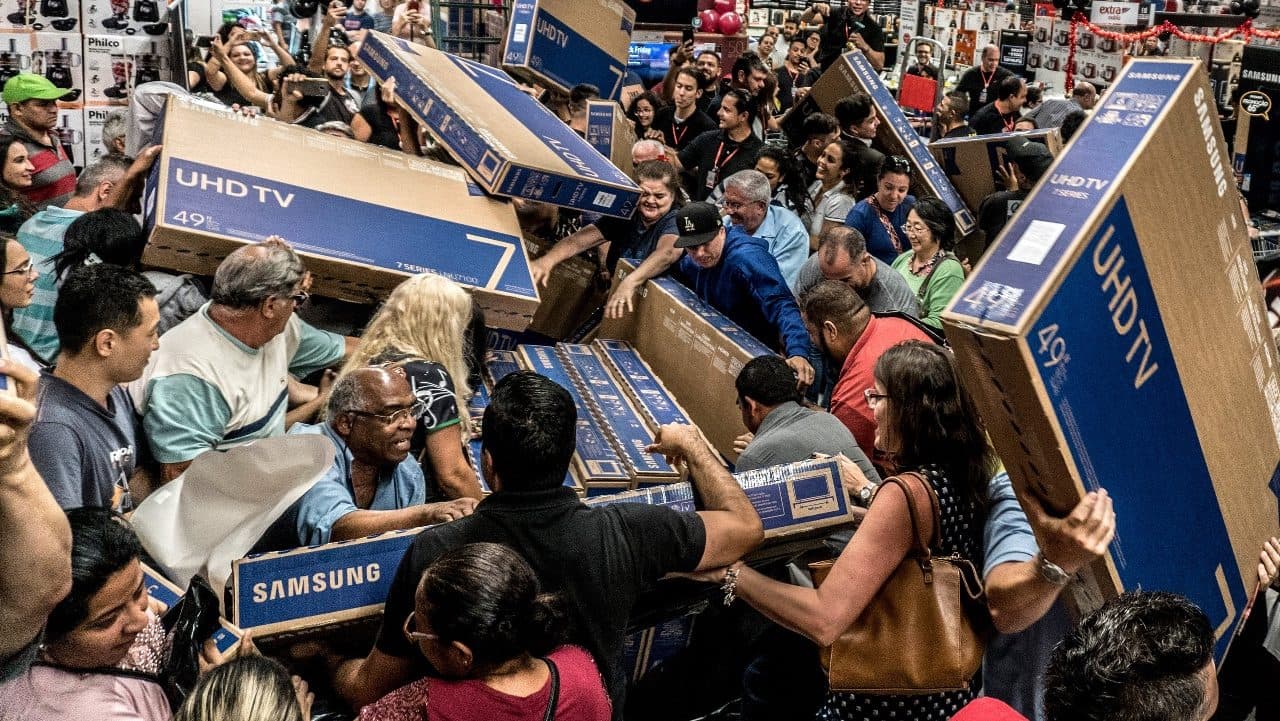 Šílenství jménem nákupní horečka na Black Friday, tedy 27. listopadu