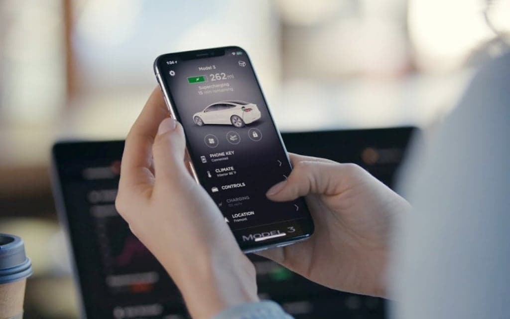 Tesla aplikace