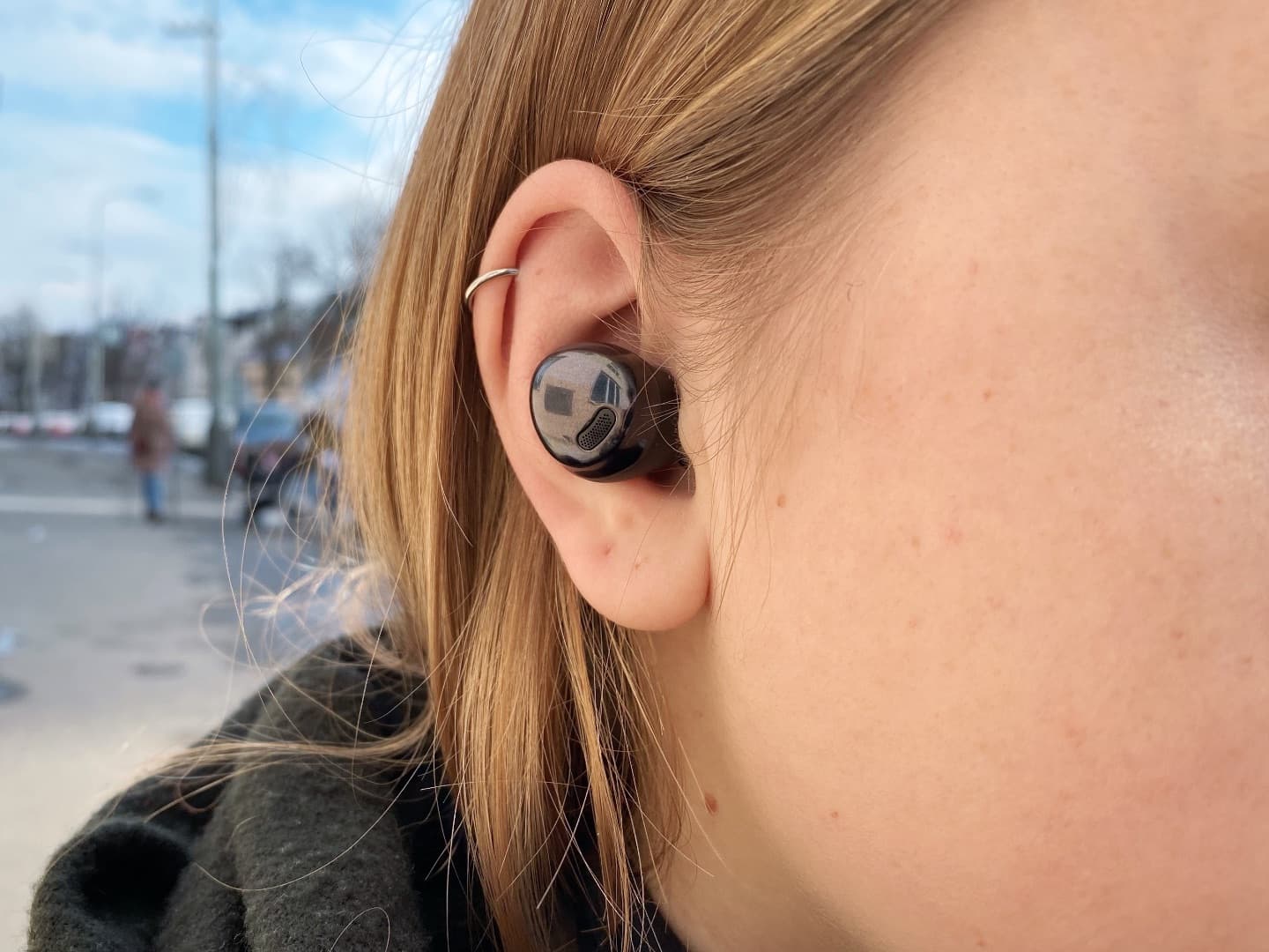 Pozor na sluchátka Samsung Galaxy Buds Pro. Můžou způsobit bolestivé zranění