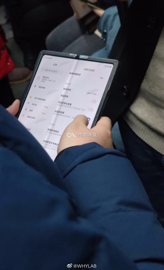 Foto skládací telefonu Xiaomi