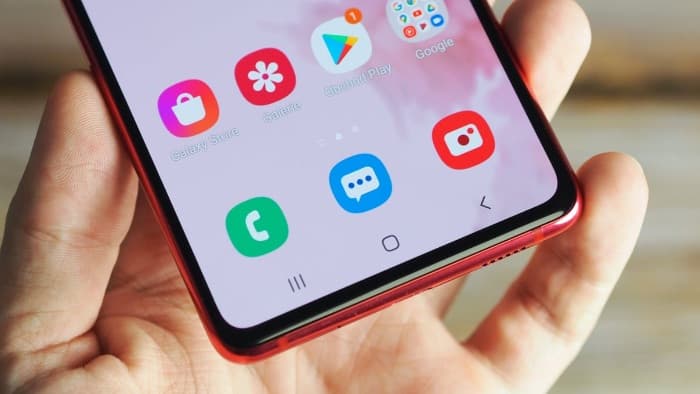 Máte Samsung s One UI 3.0 a vypínají se vám aplikace? Víme, jak to opravit