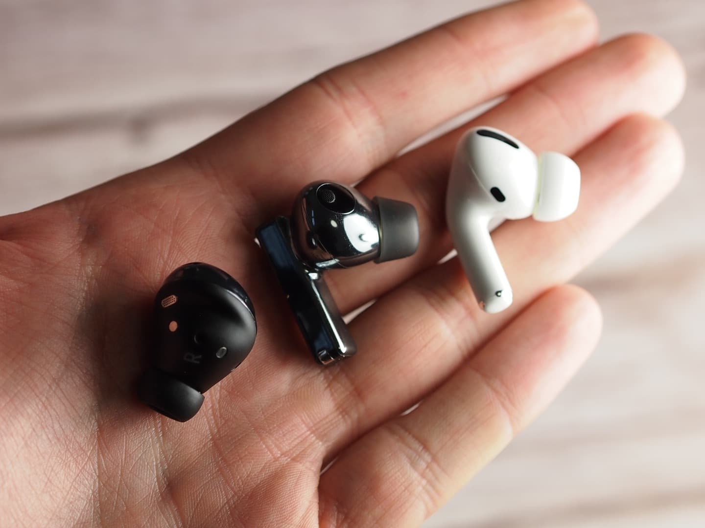 Apple AirPods Pro, Samsung Galaxy Buds Pro, Huawei FreeBuds Pro | foto: Mobilizujeme.cz