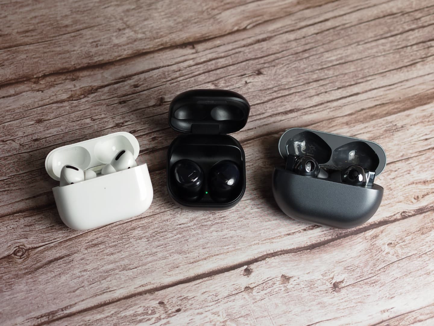 Apple AirPods Pro, Samsung Galaxy Buds Pro, Huawei FreeBuds Pro