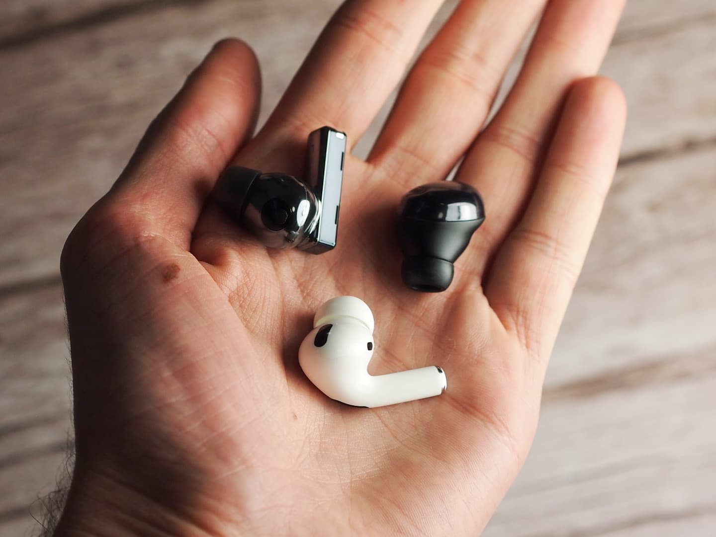 Apple AirPods Pro, Samsung Galaxy Buds Pro, Huawei FreeBuds Pro | foto: Mobilizujeme.cz