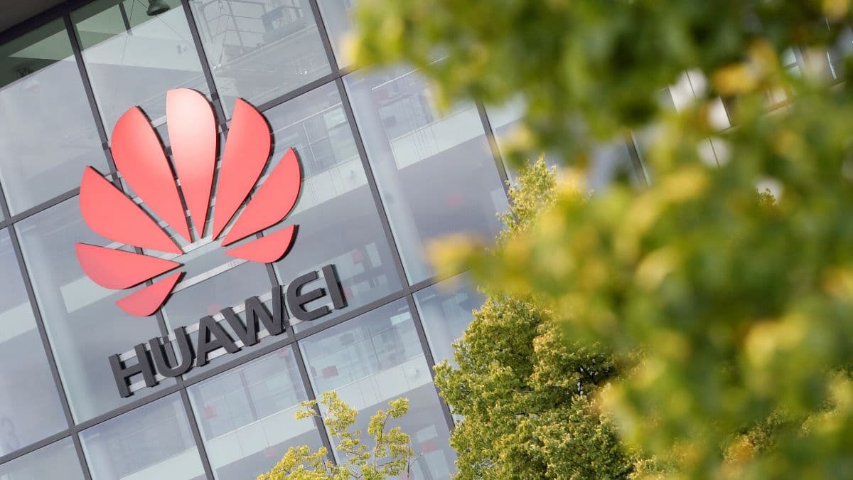 Huawei logo, ilustrační foto