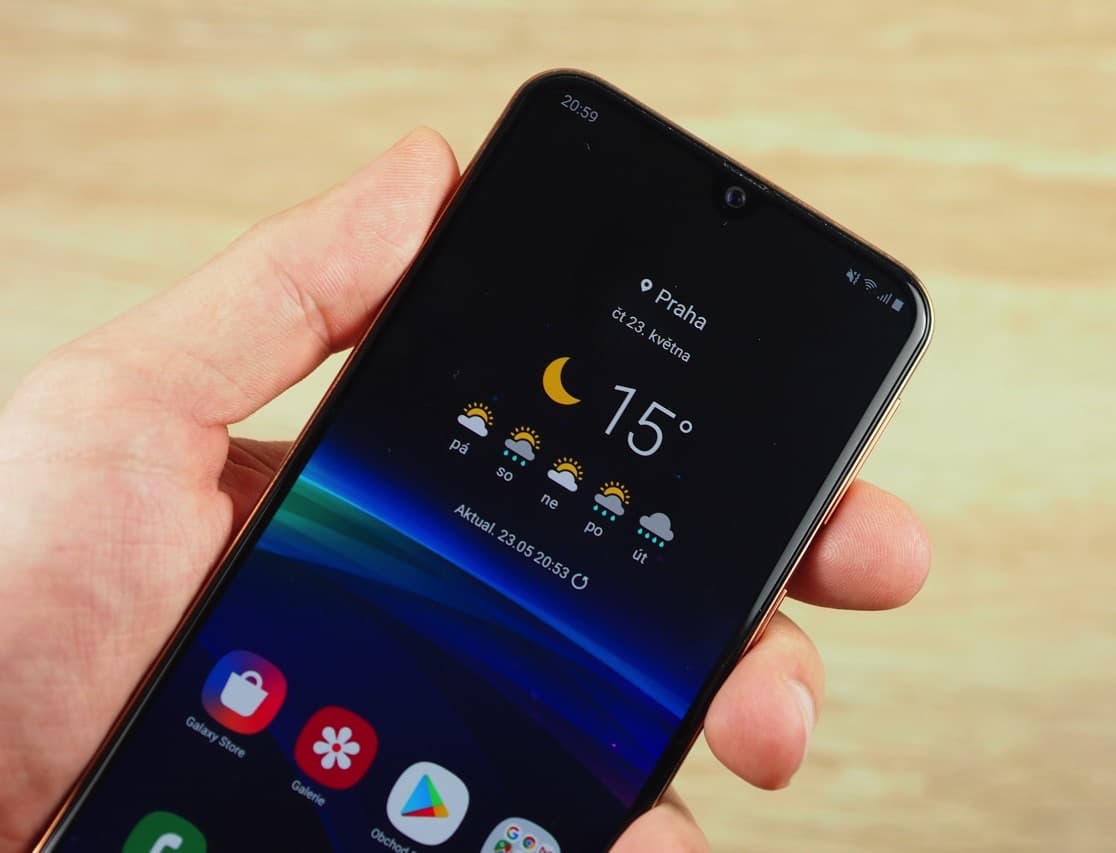 Samsung se vytáhl. Letitý Galaxy A40 dostává Android 11 s One UI 3.1