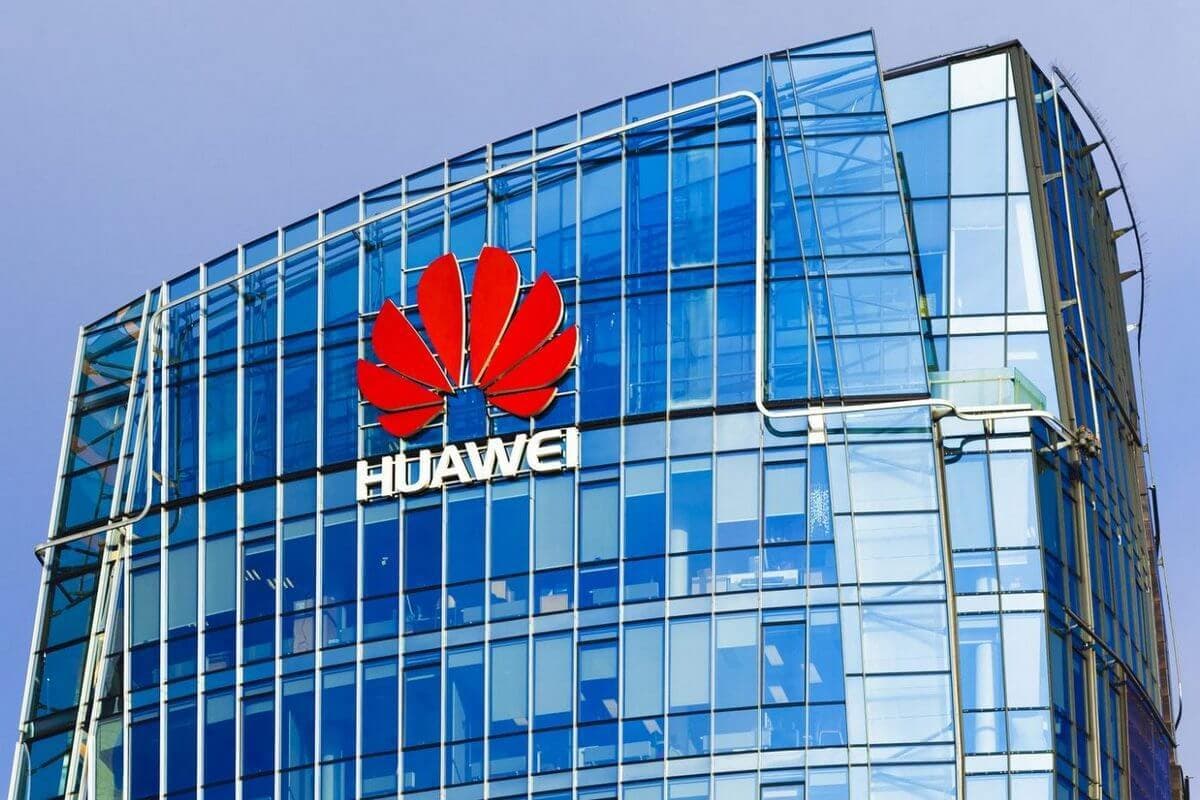 Mizérie Huawei pokračuje. Z nejlepší pětky jej vytlačil bývalý parťák