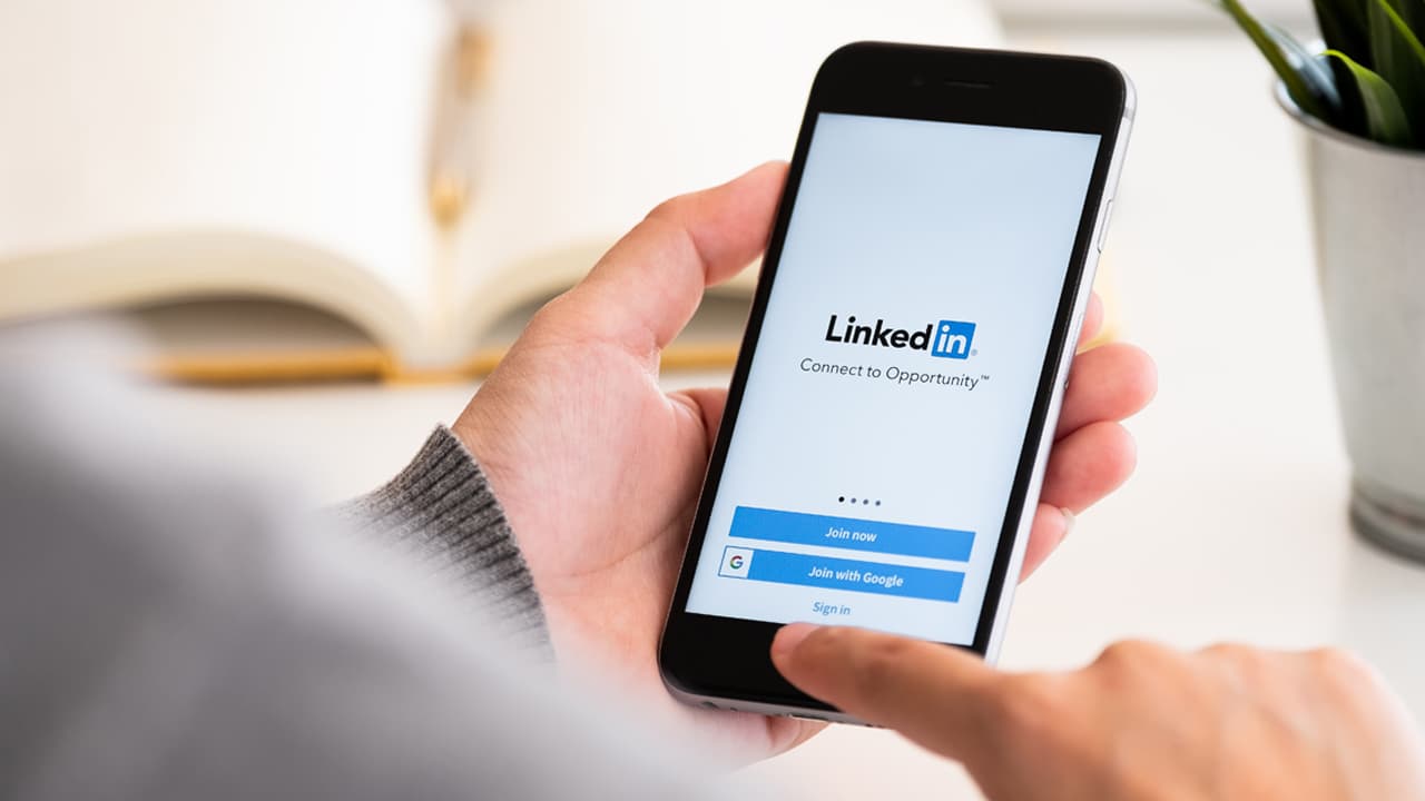 LinkedIn jako čistě profesní síť? Už brzy může být vše jinak