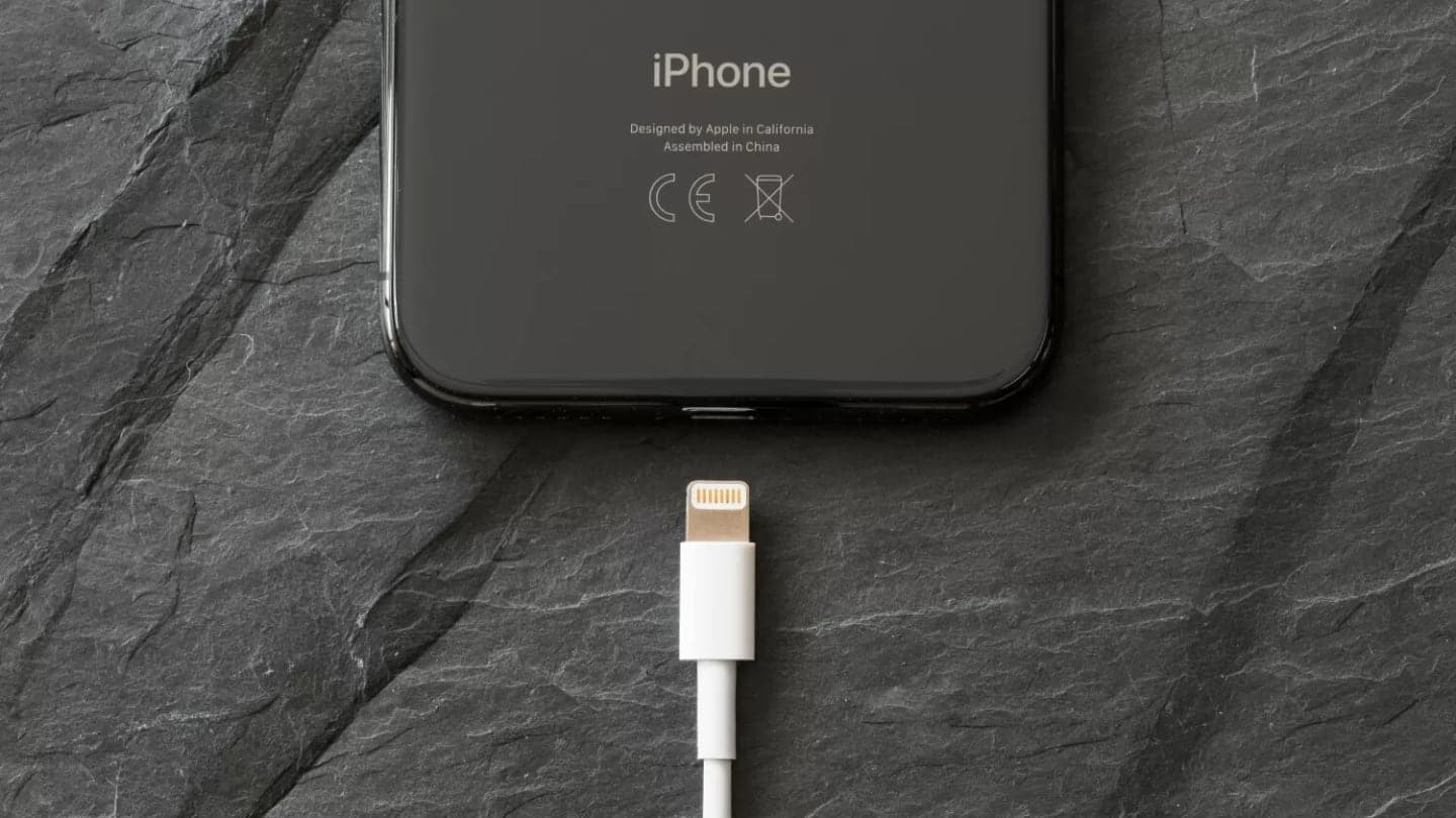 Na USB-C u iPhonu zapomeňte, ale Lightning konektor se dočká zajímavého vylepšení