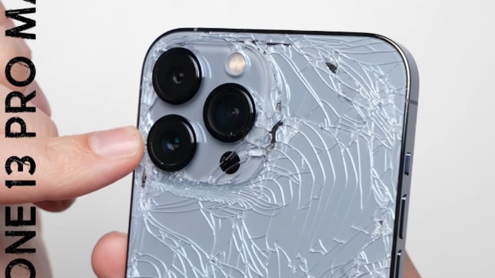 Totální peklo pro oči! Podívejte se na první rozbitý iPhone 13 Pro