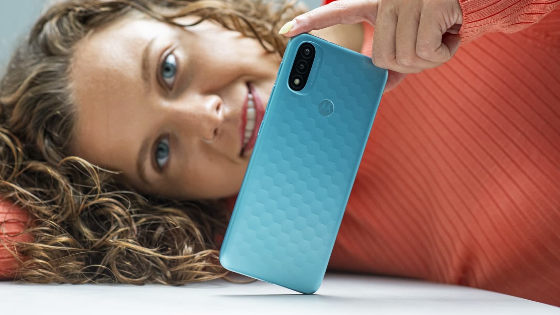 Motorola Moto E20 přichází do Česka, stojí neskutečných 2 500 korun