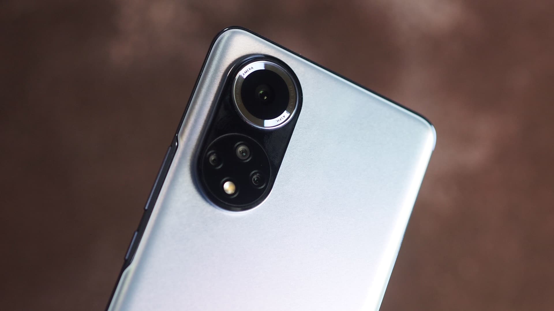 Huawei Nova 9 přináší vlajkový fotoaparát s umělou inteligencí do střední třídy