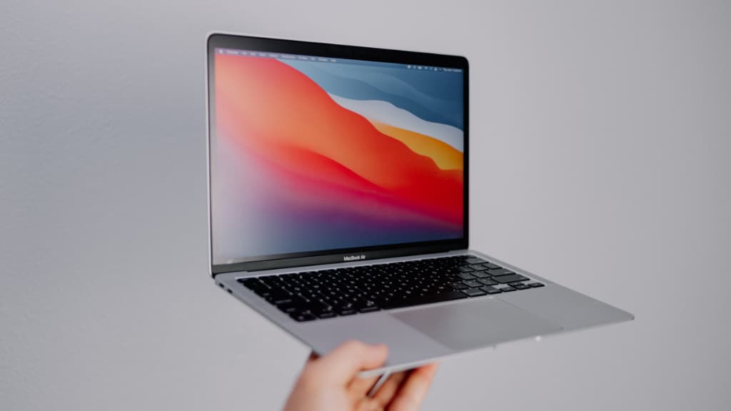 Nejnižší cena v historii. MacBook Air M1 je teď za rekordních 26 690 Kč