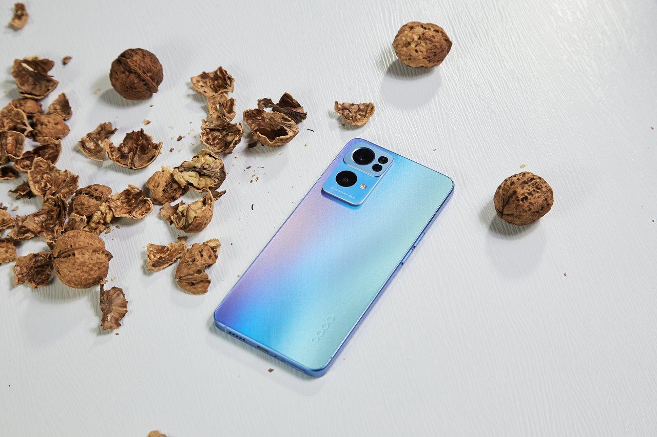 To jste ještě neviděli! Nové Oppo Reno 7 Pro zastoupí i náčiní z kuchyně