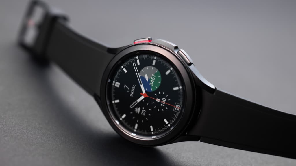 Samsung maximálně zlevňuje. Na Galaxy Watch4 nabízí hned tři slevy naráz