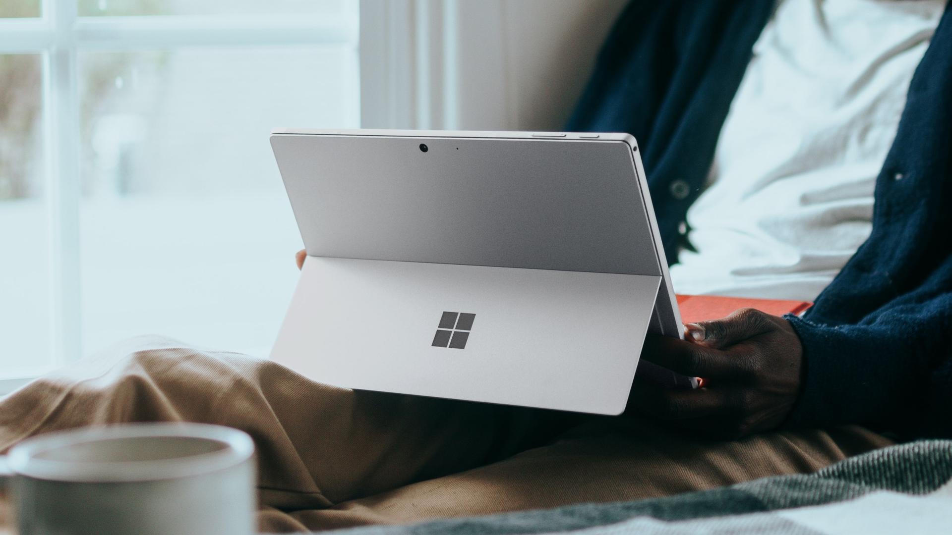 Už jen do zítra! K Microsoft Surface dostanete zdarma myš, klávesnici a ještě bonus 3 tisíce