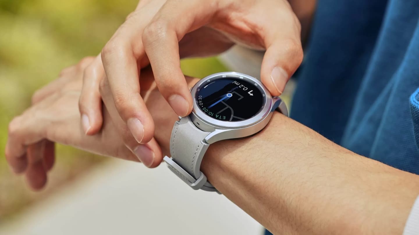 Hodinky Samsung Galaxy Watch 4