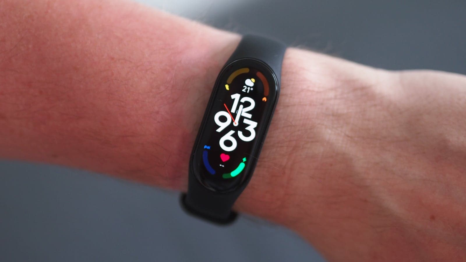 Poznáte vůbec rozdíl? Xiaomi Smart Band 8 se objevil na první fotce