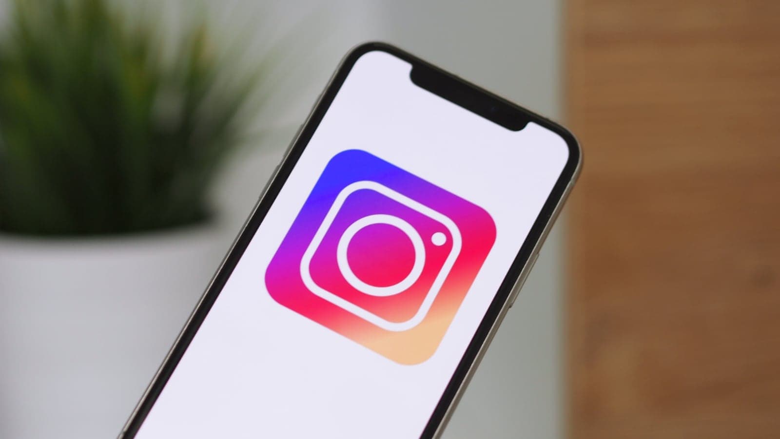 Instagram má výpadek! Lidé hlásí zablokované účty a nefunkční aplikaci