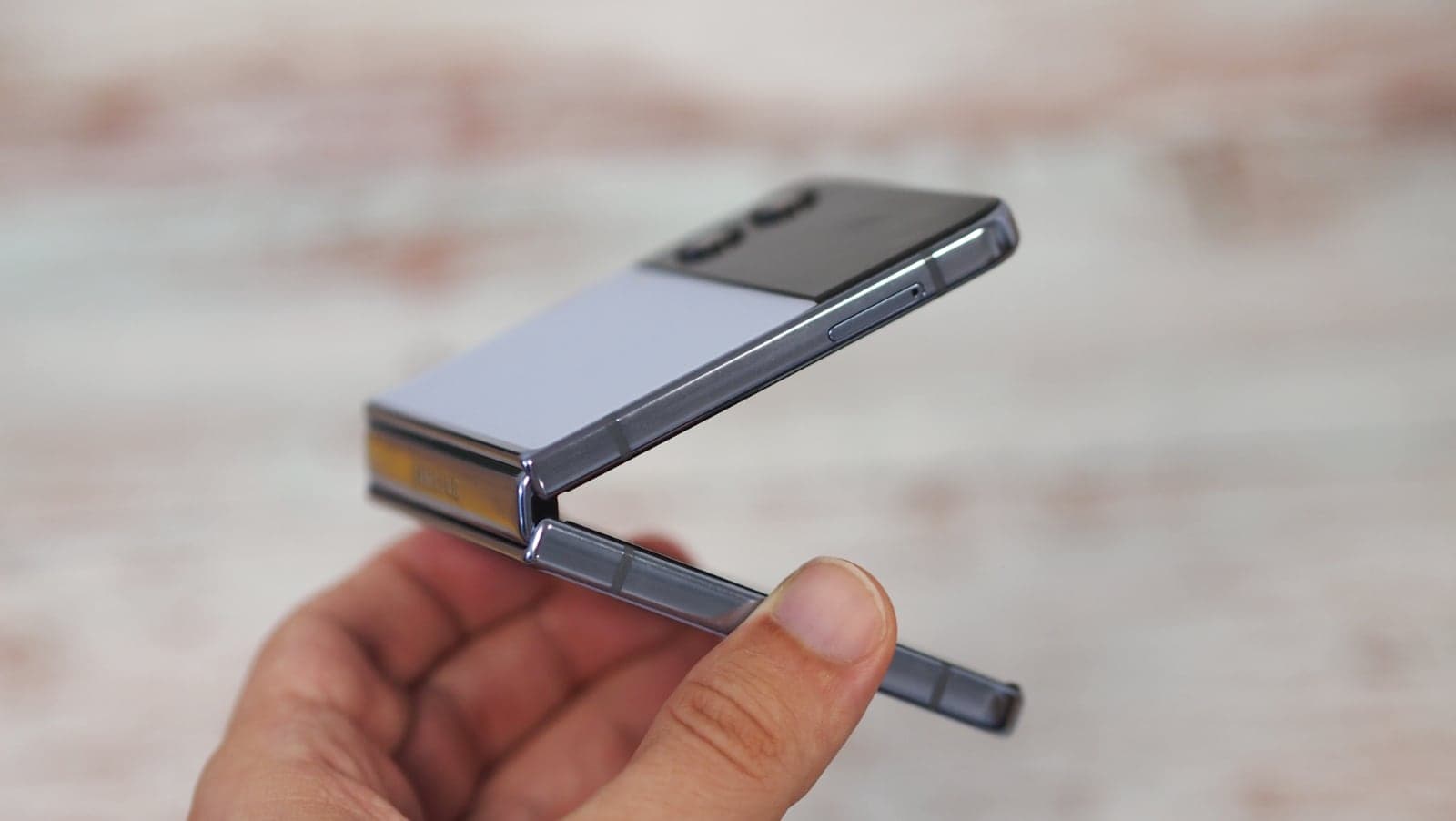 Samsung Galaxy Z Flip 4, ilustrační