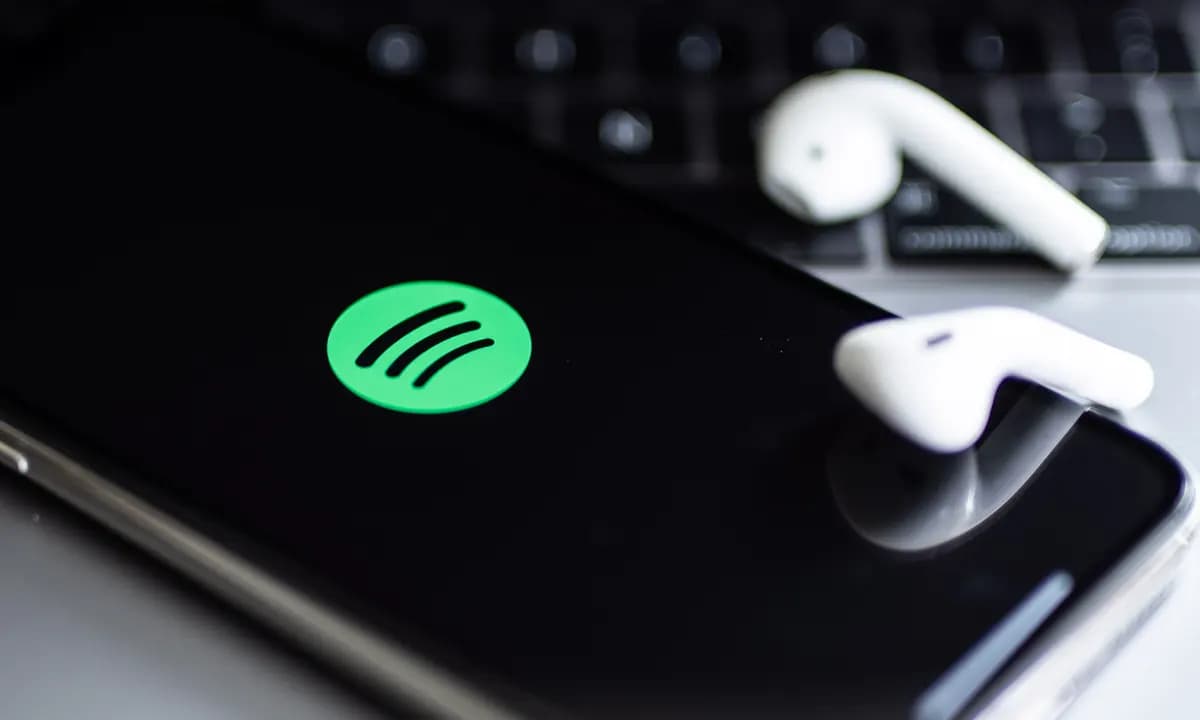 Spotify se mění. Z aplikace zmizí kultovní tlačítko a přibude umělá inteligence