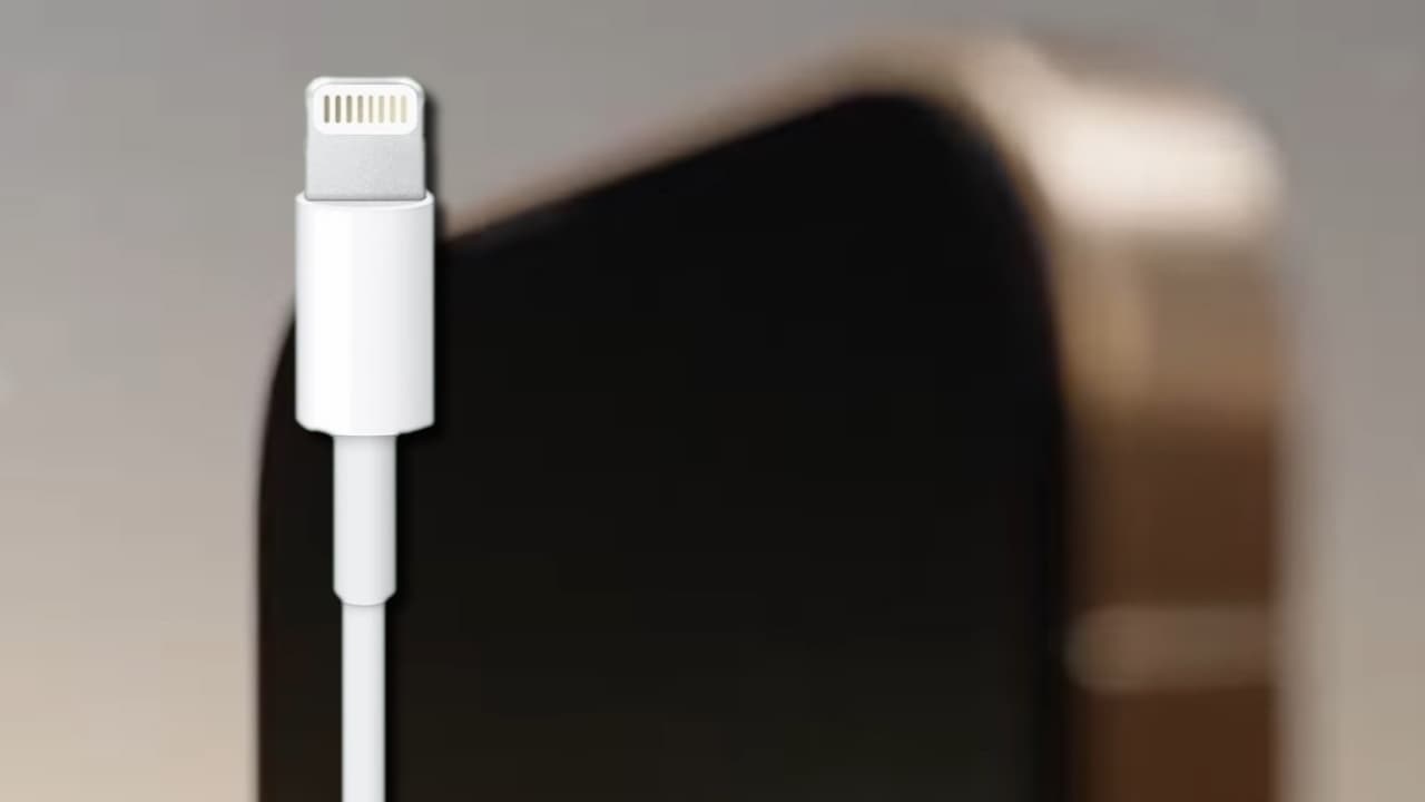 Velká chyba. Ani letos se Apple nezbavil svého žalostně pomalého konektoru