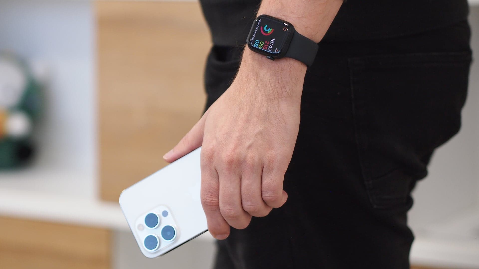 Apple Watch Series 8 recenze