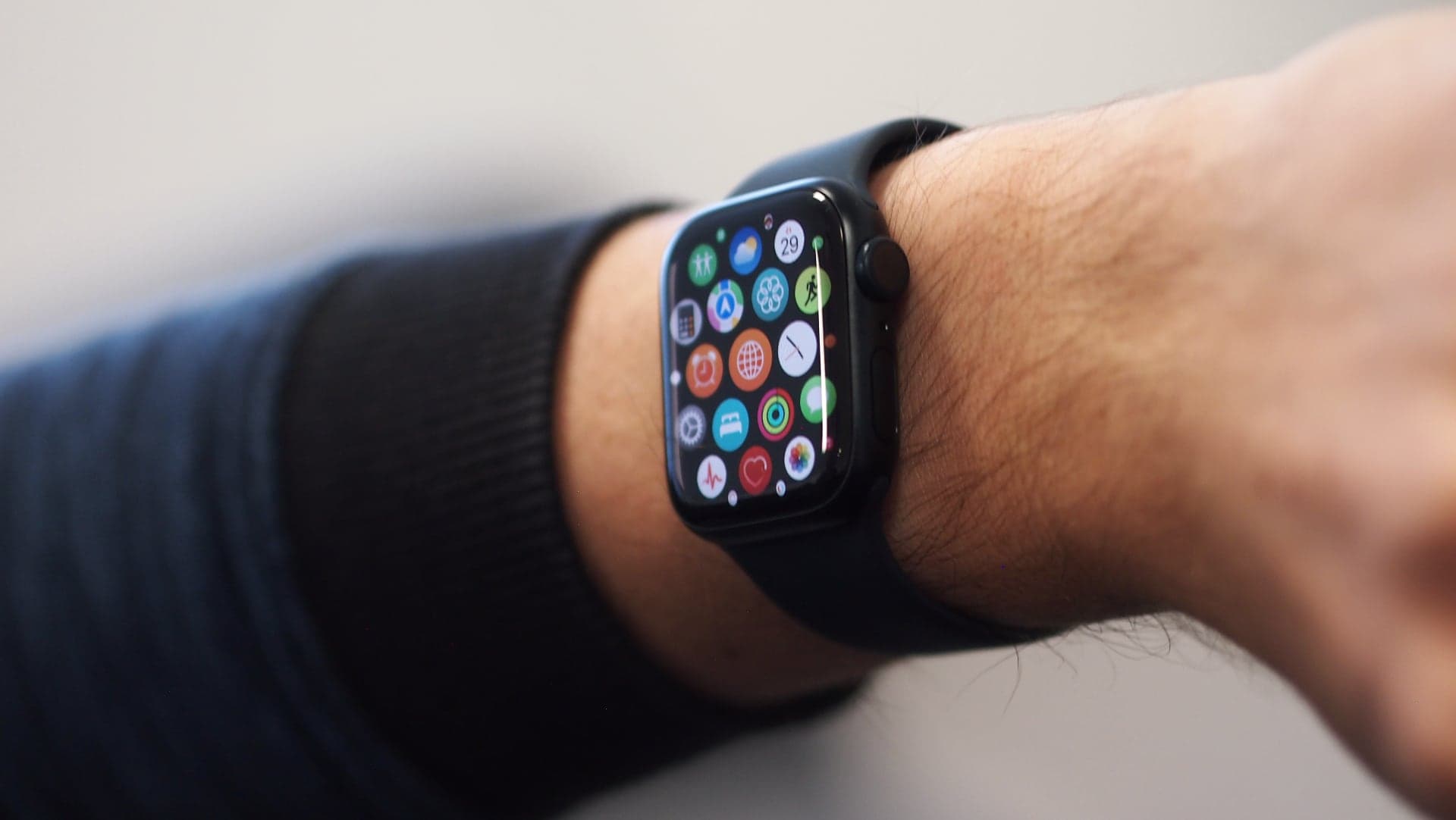 Apple Watch Series 8 recenze