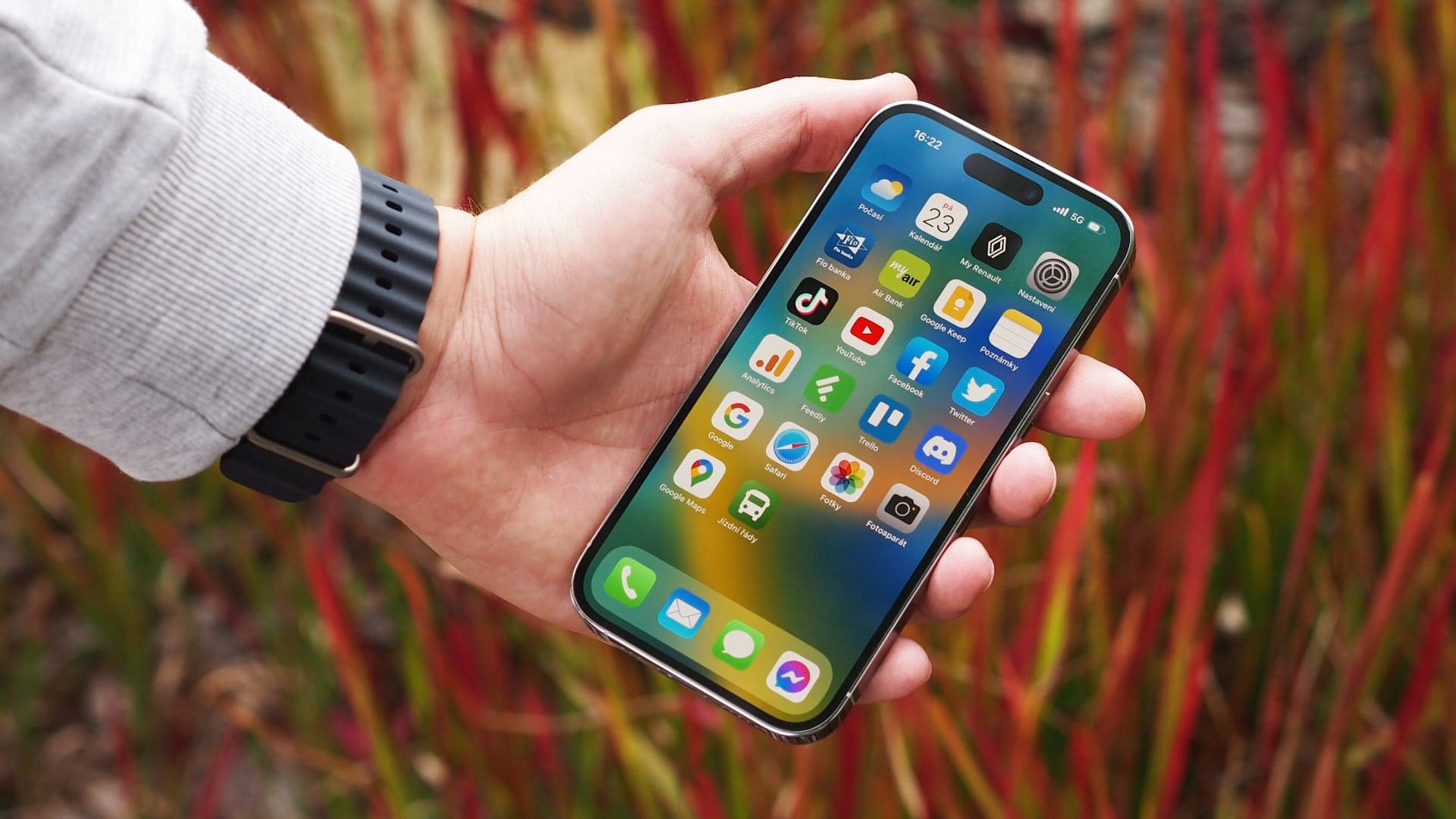 Apple konečně odstranil řadu chyb s iOS 16.0.3! Stahovat můžete už nyní