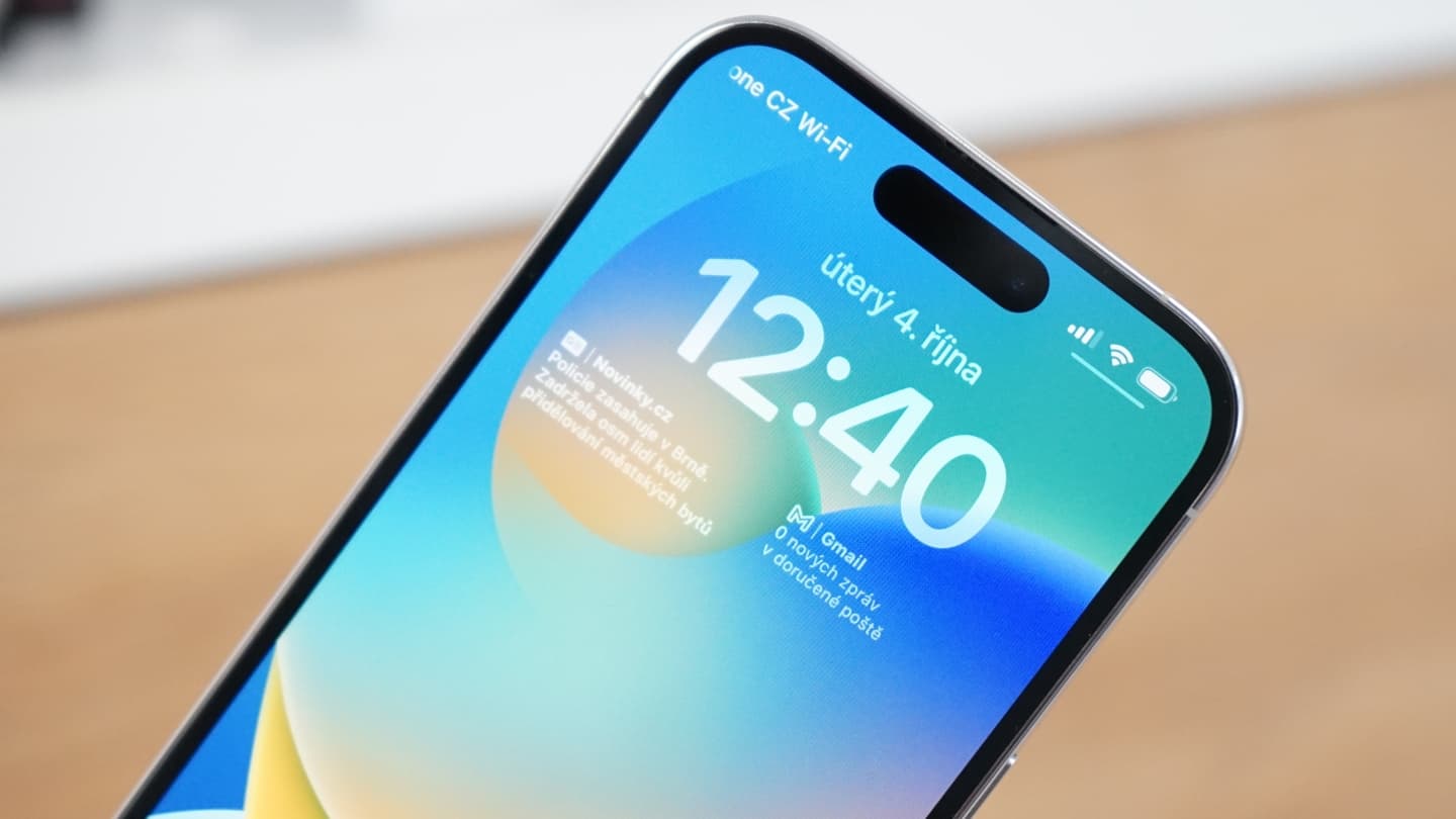 Víte o tom? Google dokázal skvěle využít nové zamykací obrazovky iOS 16
