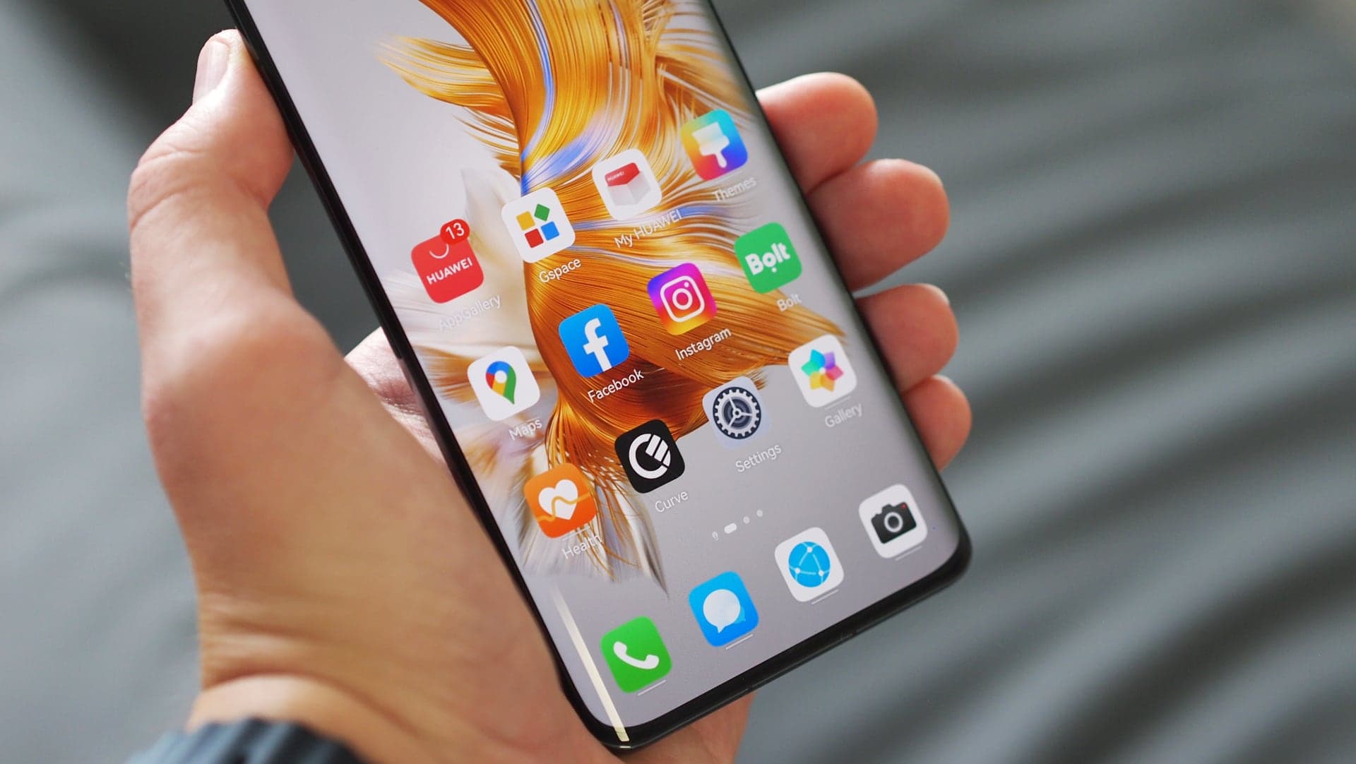 Huawei Mate 50 Pro v ruce