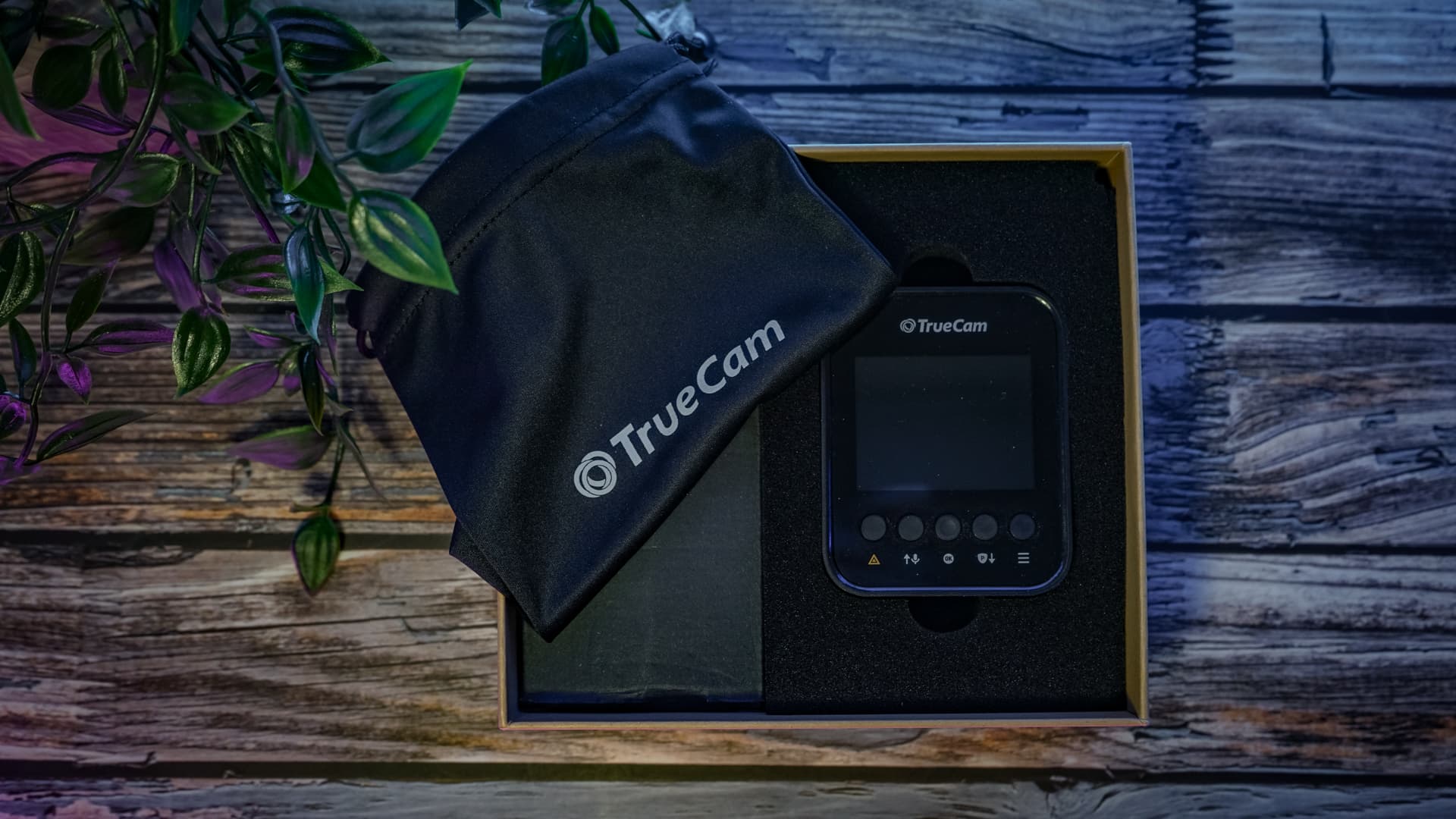 Balení palubní kamery TrueCam H25 GPS 4K